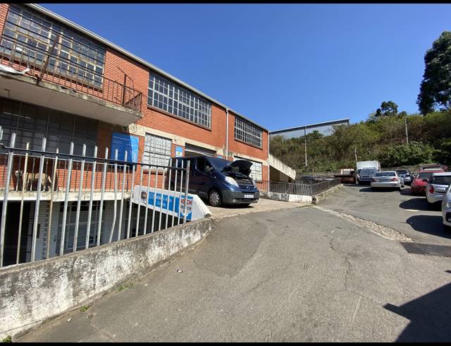 1,200M² WAREHOUSE TO LET IN BRIARDENE